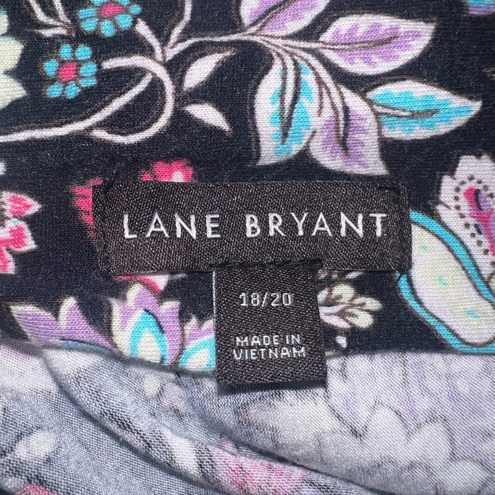 Lane Bryant Floral Front & Back V neck Smocked bottom top Size 18/20 GUC - Picture 6 of 6